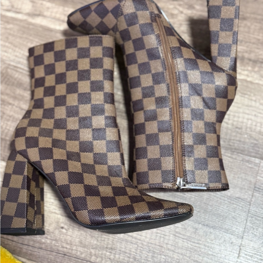 Cape Robbin Brown Checkered Ankle Boots